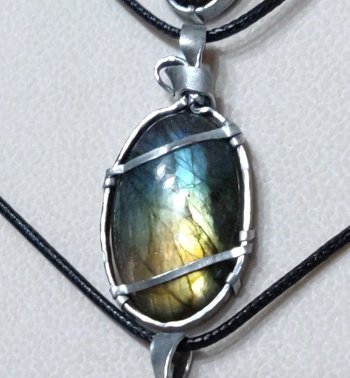 Pendentif "protection" en labradorite