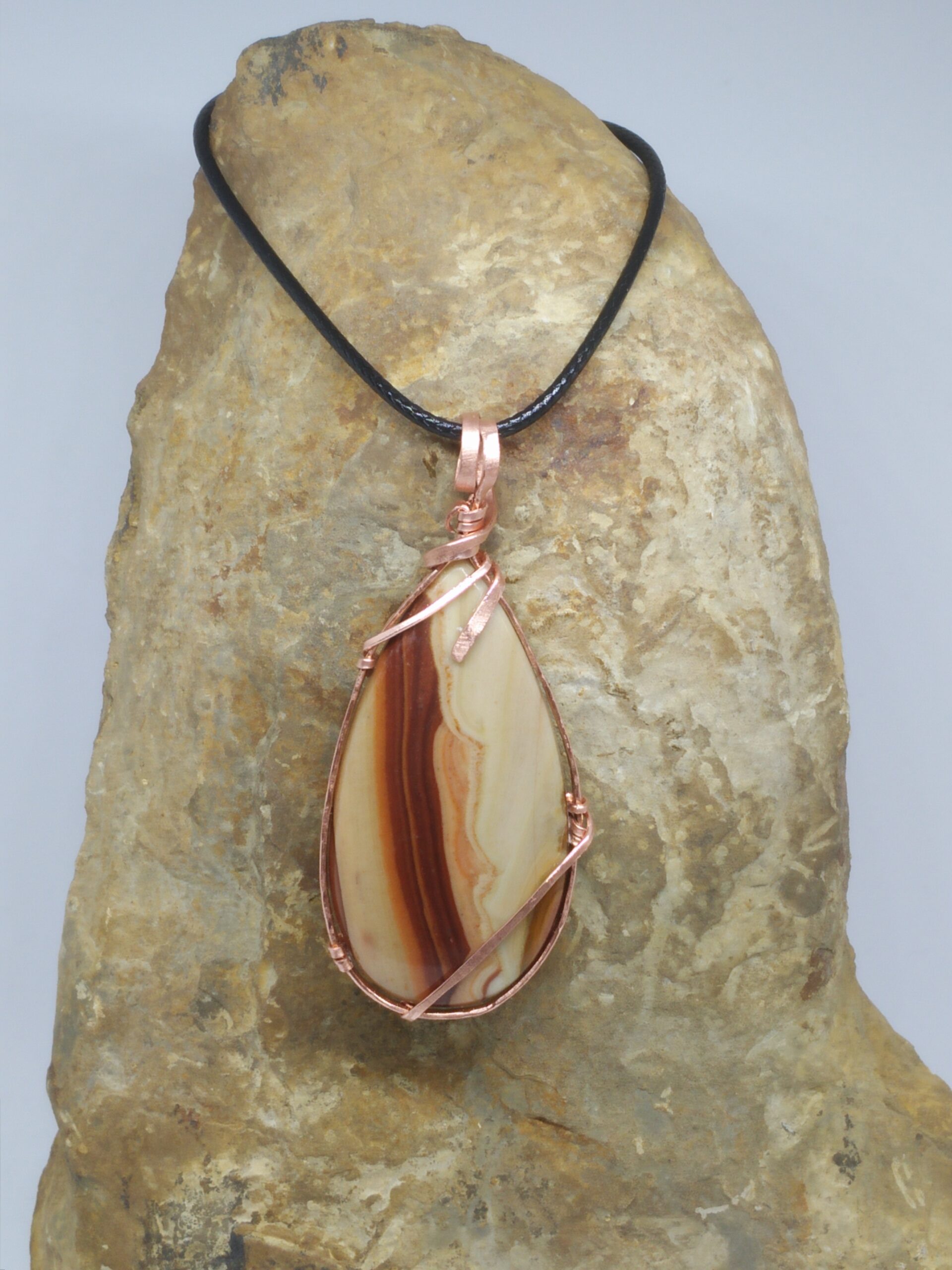 Pendentif "pierre d'ailleurs" en dolomite waves des Etats-Unis