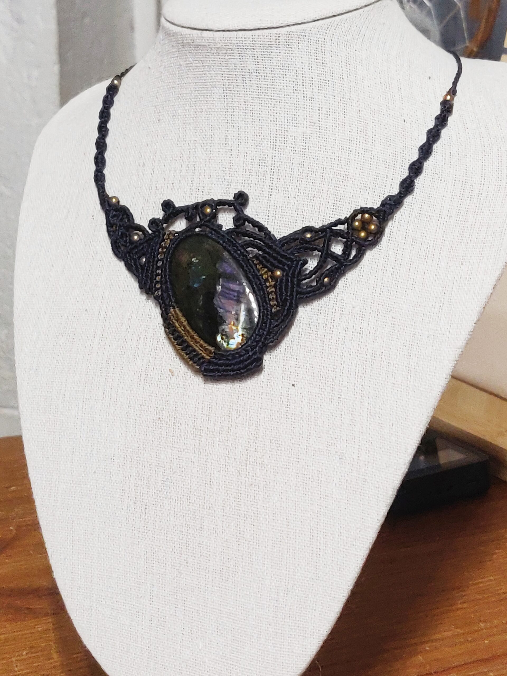 Collier micro-macramé "Isaroq"